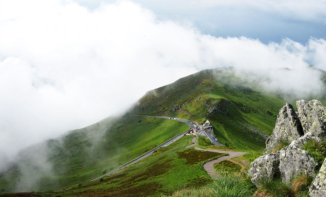 Vue sur le Pas de Peyrol depuis le Puy Mary (Cantal).