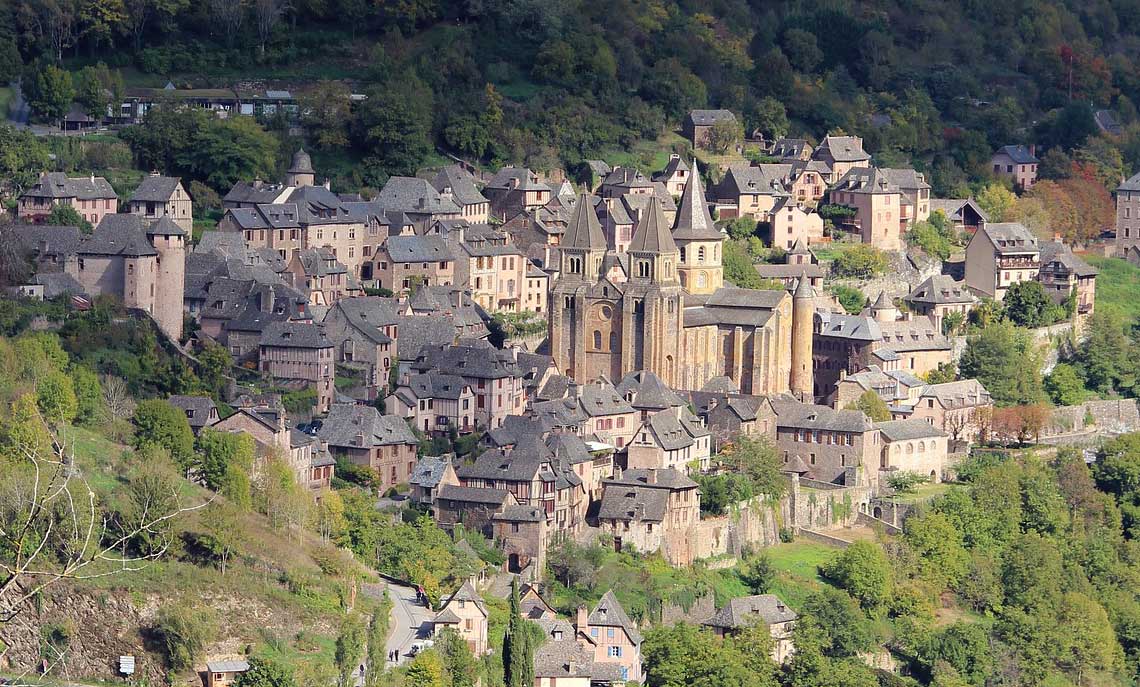 Village médiéval de Conques / Aveyron