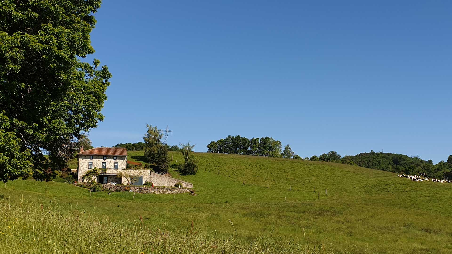 House rental<br>with jacuzzi and sauna in the Cantal
